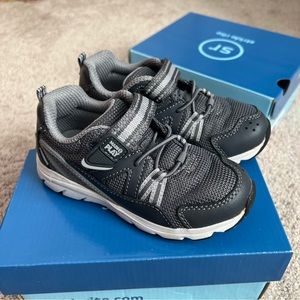 stride rite Made2play Toddler Sneakers Size 9